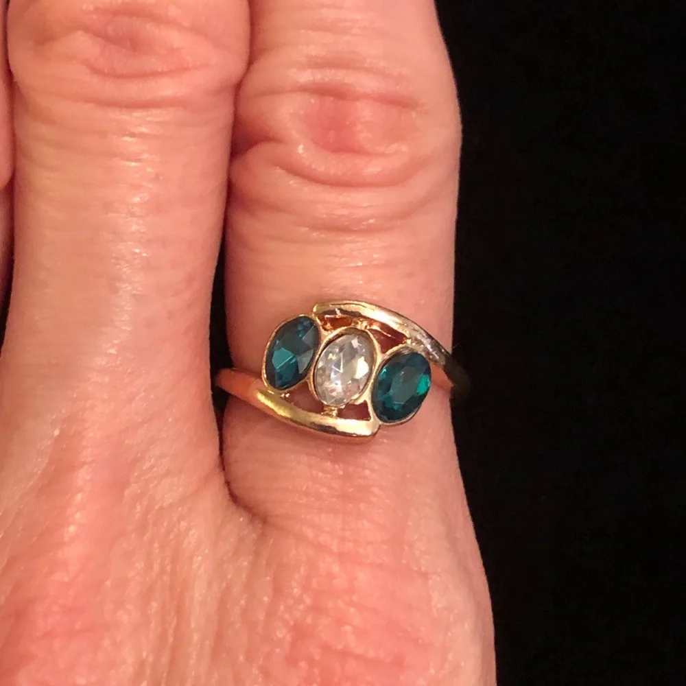 Gold Tone Green and White Faux Gemstone Ring